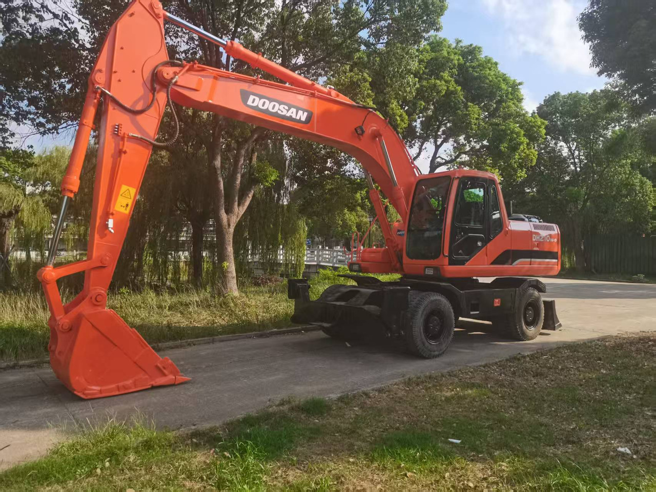 DOOSAN DH210W-9C - حفارة دولاب: صورة 2 DOOSAN DH210W-9C - حفارة دولاب: صورة 2