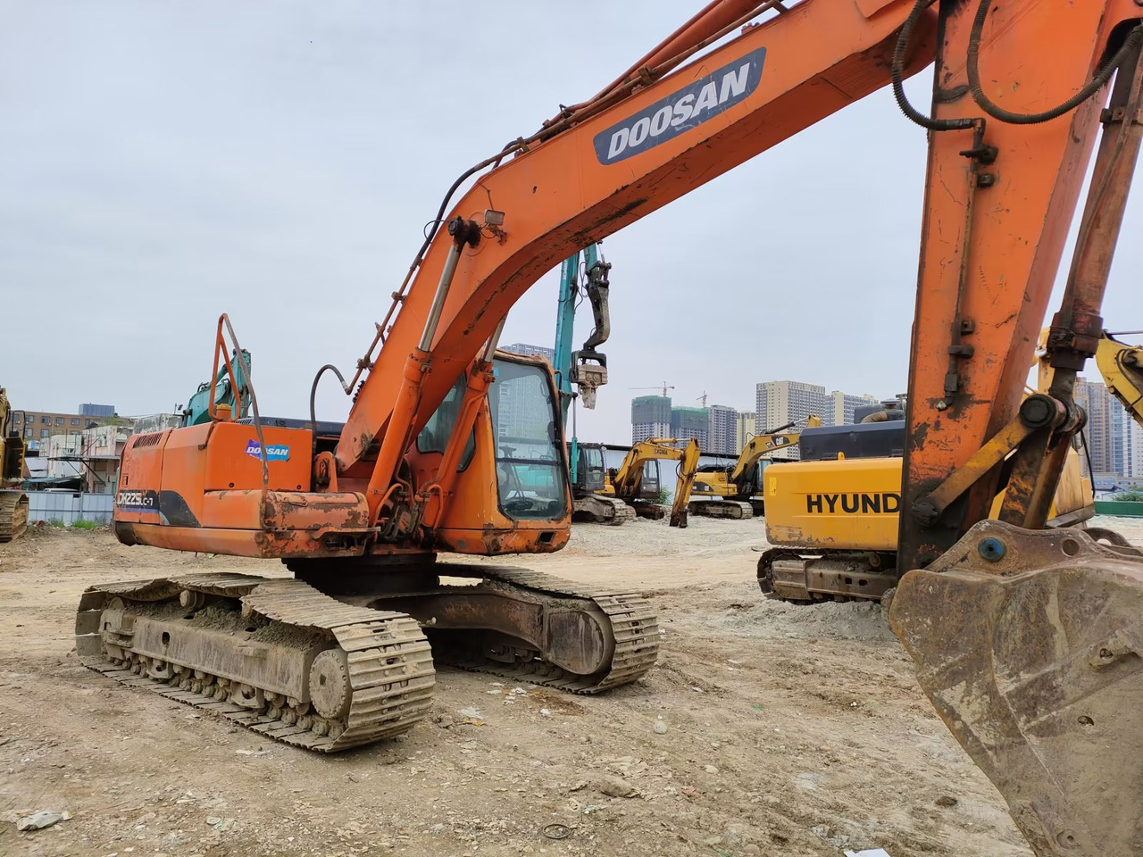 DOOSAN DH225LC-7 - حفار زحاف: صورة 3 DOOSAN DH225LC-7 - حفار زحاف: صورة 3