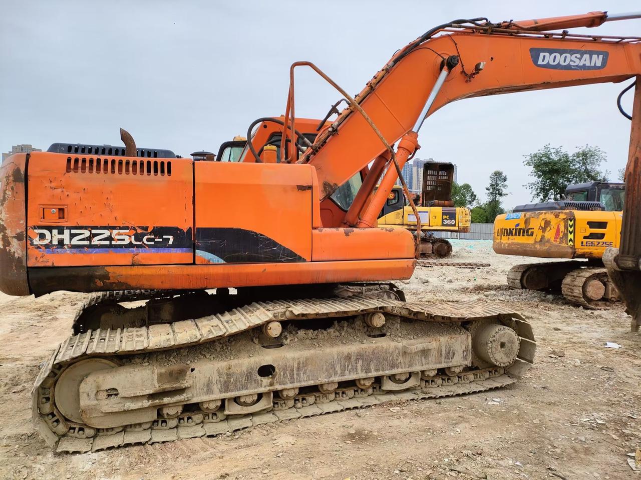 DOOSAN DH225LC-7 - حفار زحاف: صورة 2 DOOSAN DH225LC-7 - حفار زحاف: صورة 2