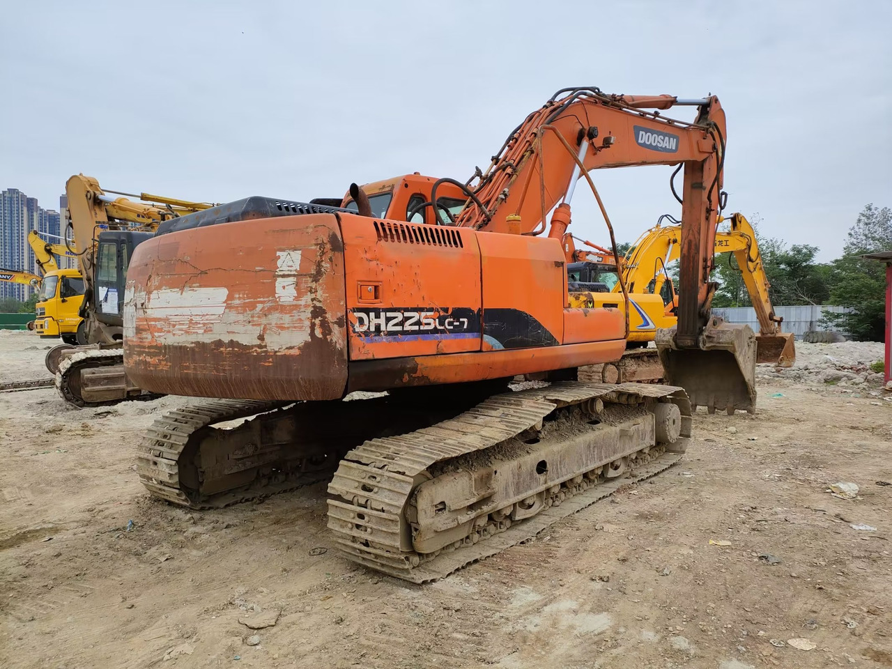 DOOSAN DH225LC-7 - حفار زحاف: صورة 1 DOOSAN DH225LC-7 - حفار زحاف: صورة 1