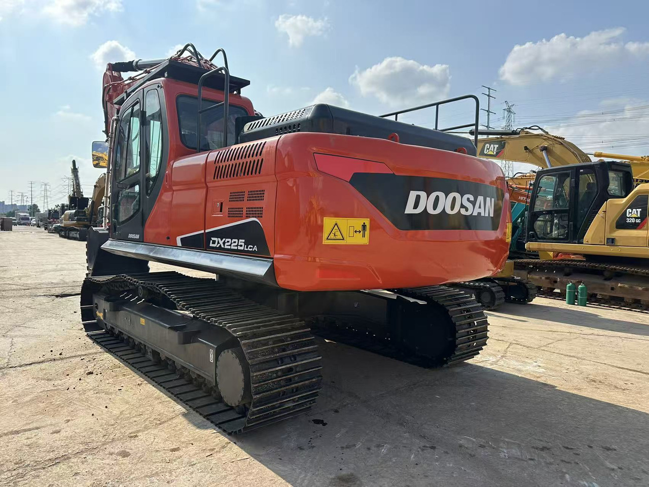 DOOSAN DX225LCA - حفار زحاف: صورة 4 DOOSAN DX225LCA - حفار زحاف: صورة 4