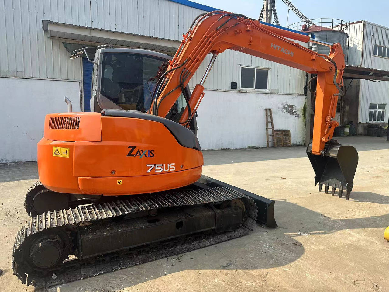 HITACHI ZX75 - حفار زحاف: صورة 4 HITACHI ZX75 - حفار زحاف: صورة 4