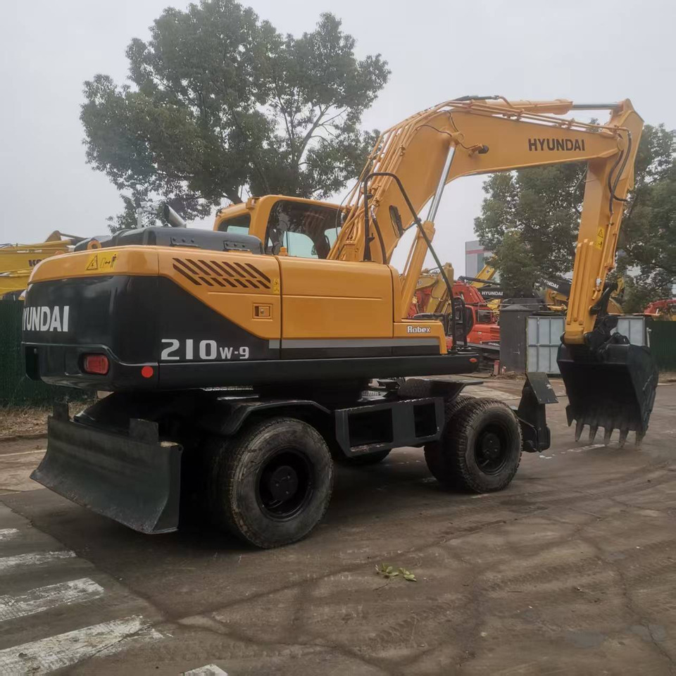 HYUNDAI R210W-9 - حفارة دولاب: صورة 2 HYUNDAI R210W-9 - حفارة دولاب: صورة 2