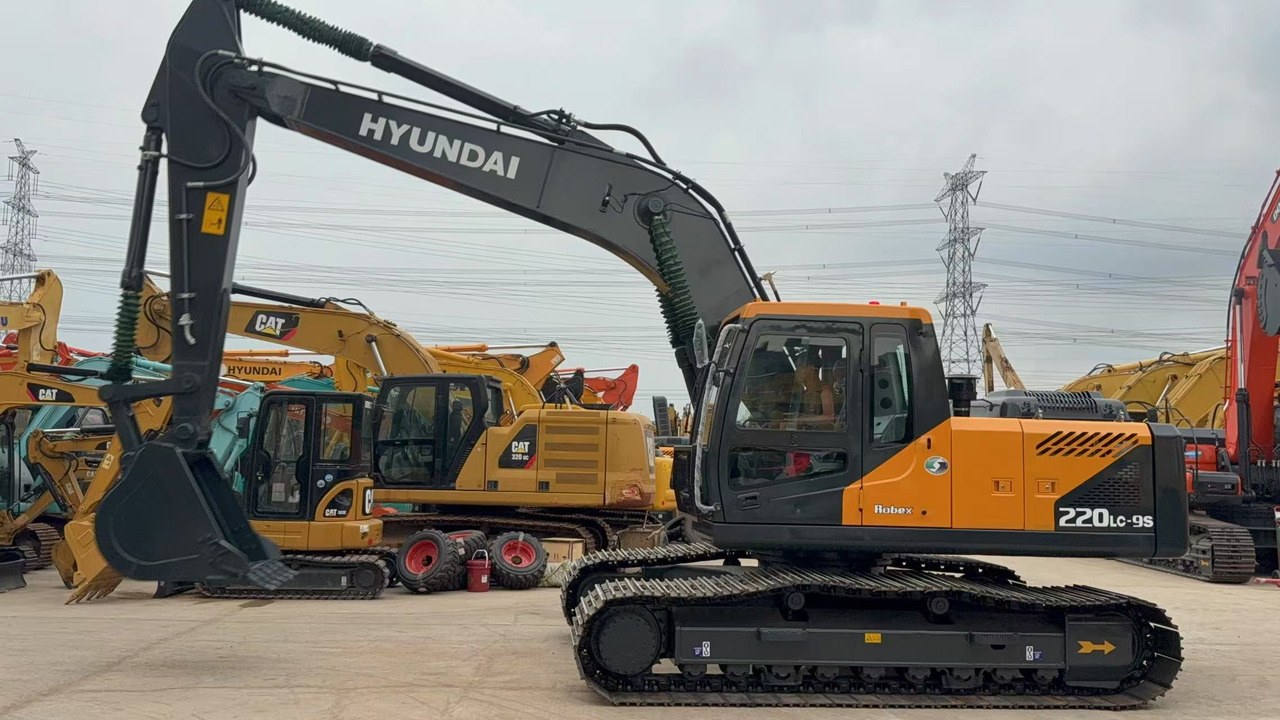 HYUNDAI R220LC-9S - حفار زحاف: صورة 3 HYUNDAI R220LC-9S - حفار زحاف: صورة 3