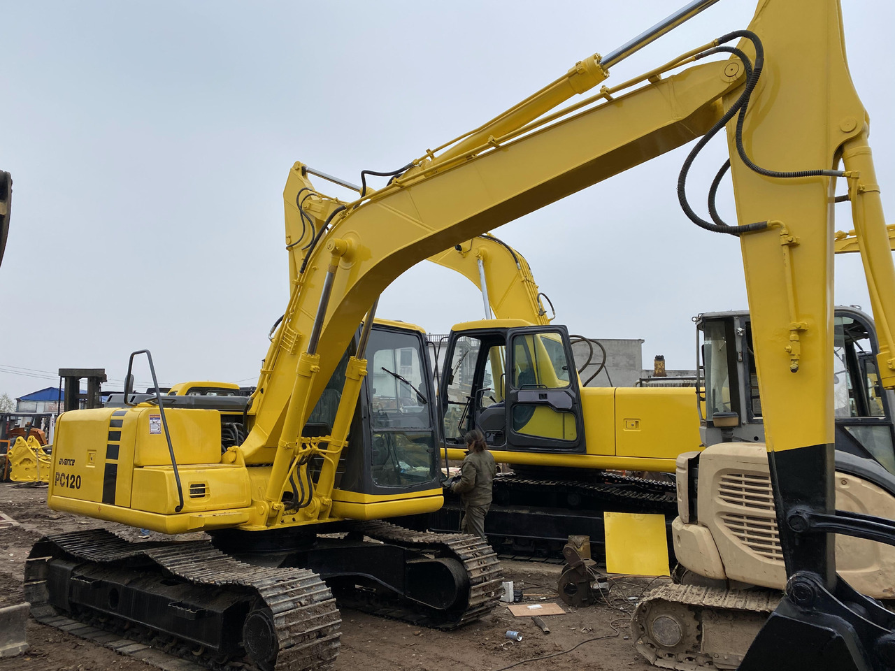 KOMATSU PC120-6 - حفار زحاف: صورة 1 KOMATSU PC120-6 - حفار زحاف: صورة 1