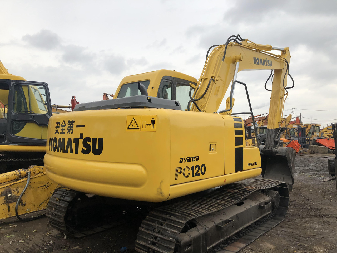 KOMATSU PC120-6 - حفار زحاف: صورة 3 KOMATSU PC120-6 - حفار زحاف: صورة 3