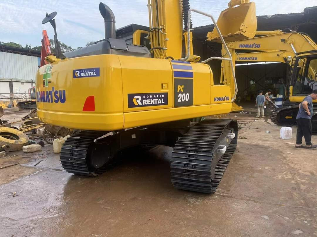 KOMATSU PC200-8 - حفار زحاف: صورة 1 KOMATSU PC200-8 - حفار زحاف: صورة 1