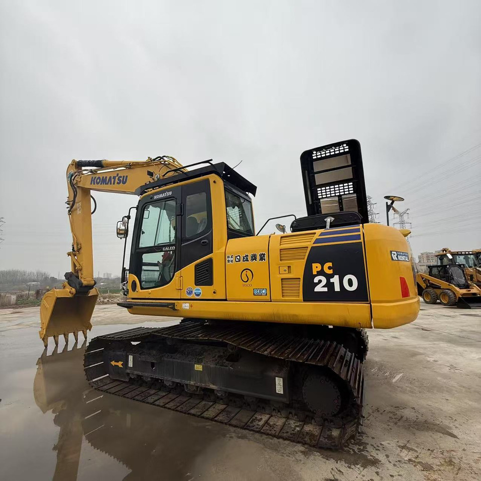 KOMATSU PC210-8 - حفار زحاف: صورة 1 KOMATSU PC210-8 - حفار زحاف: صورة 1