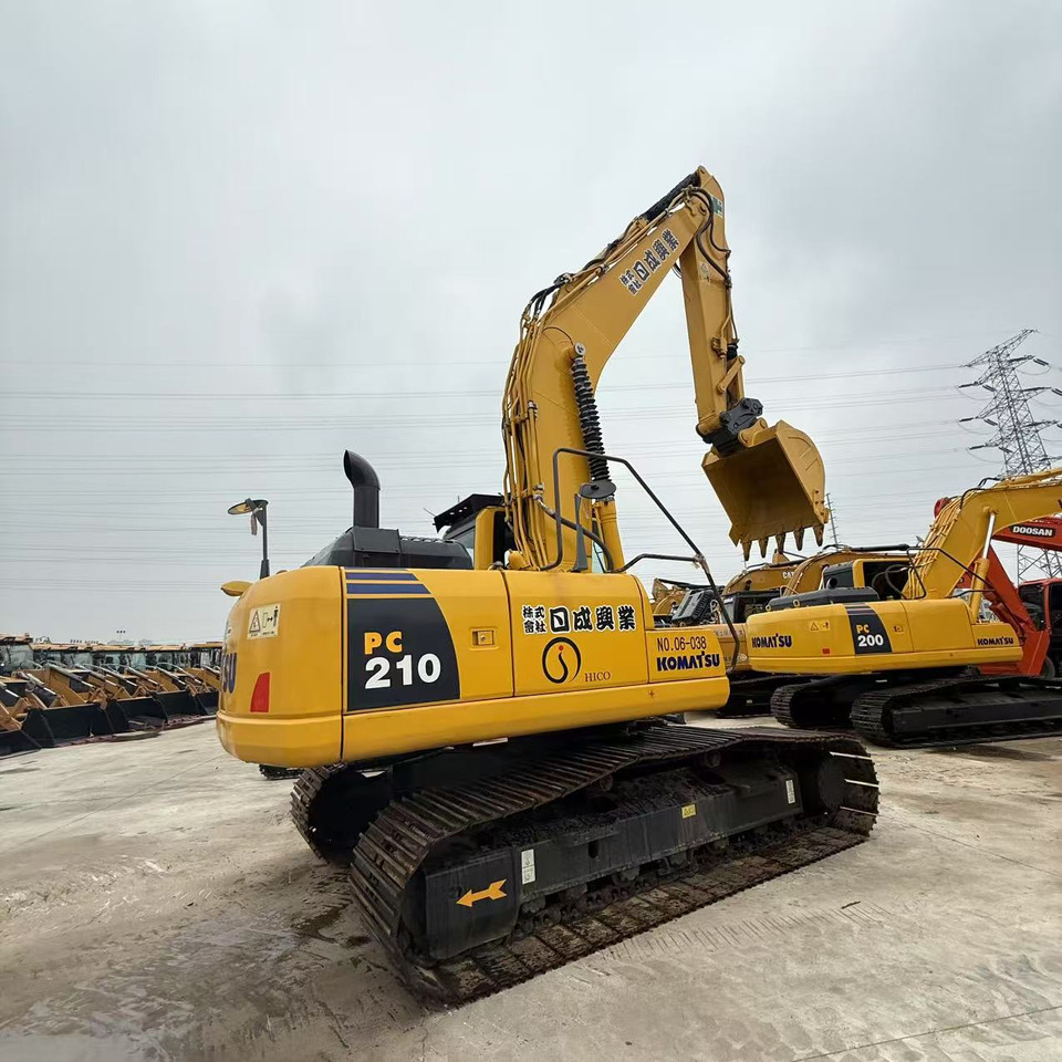 KOMATSU PC210-8 - حفار زحاف: صورة 3 KOMATSU PC210-8 - حفار زحاف: صورة 3