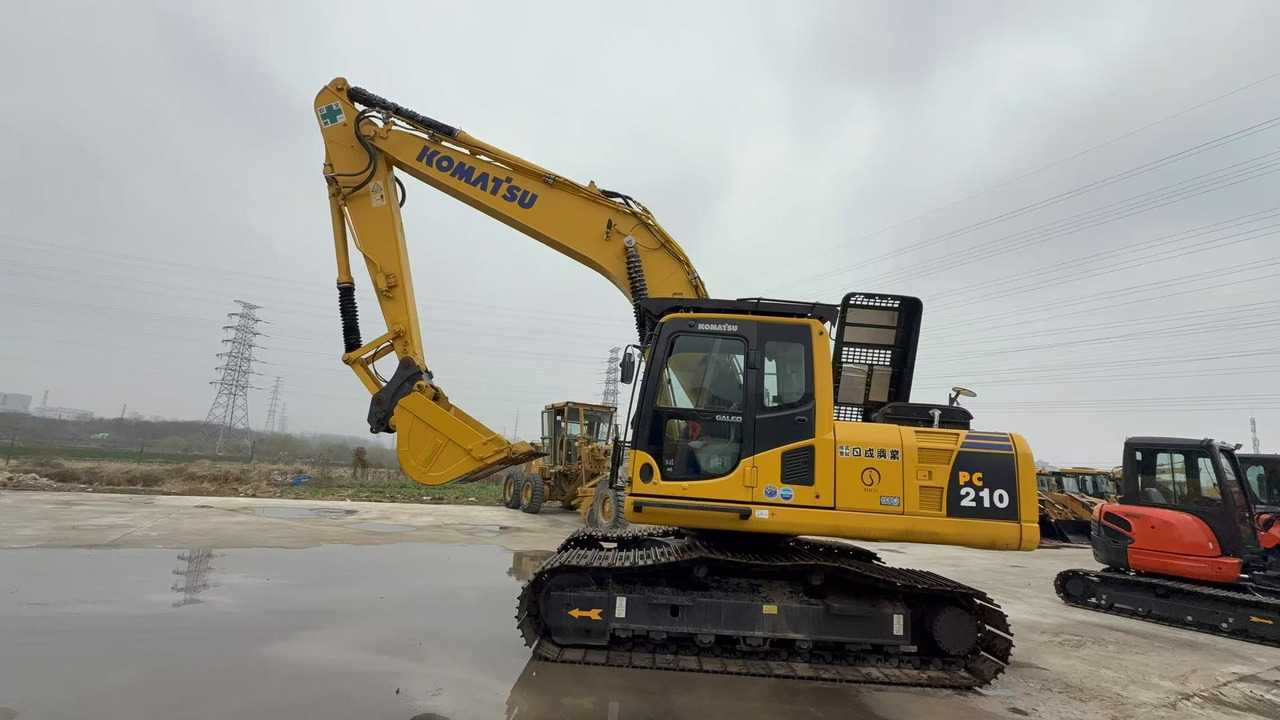 KOMATSU PC210-8 - حفار زحاف: صورة 4 KOMATSU PC210-8 - حفار زحاف: صورة 4