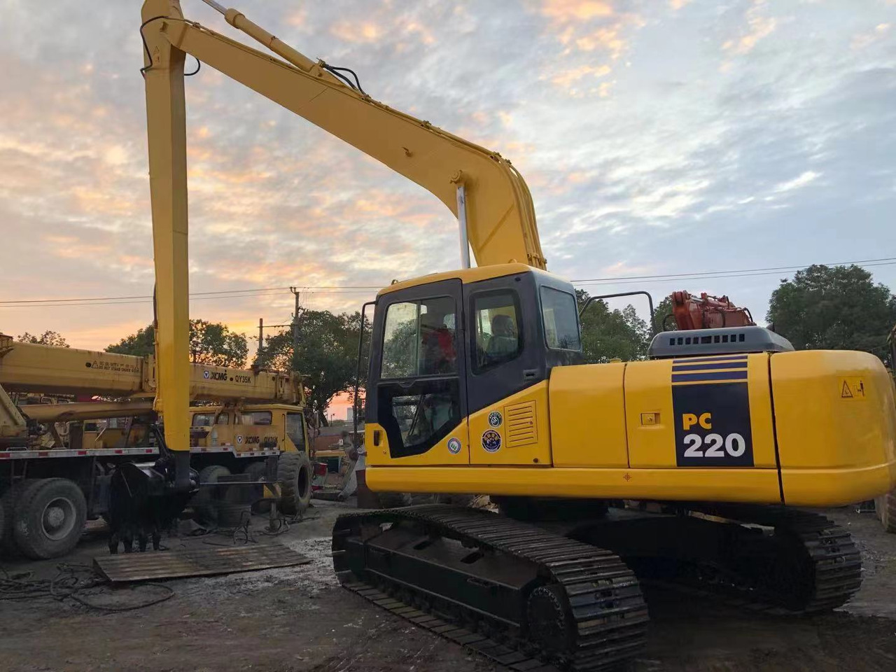 KOMATSU PC220-7 - حفار زحاف: صورة 1 KOMATSU PC220-7 - حفار زحاف: صورة 1