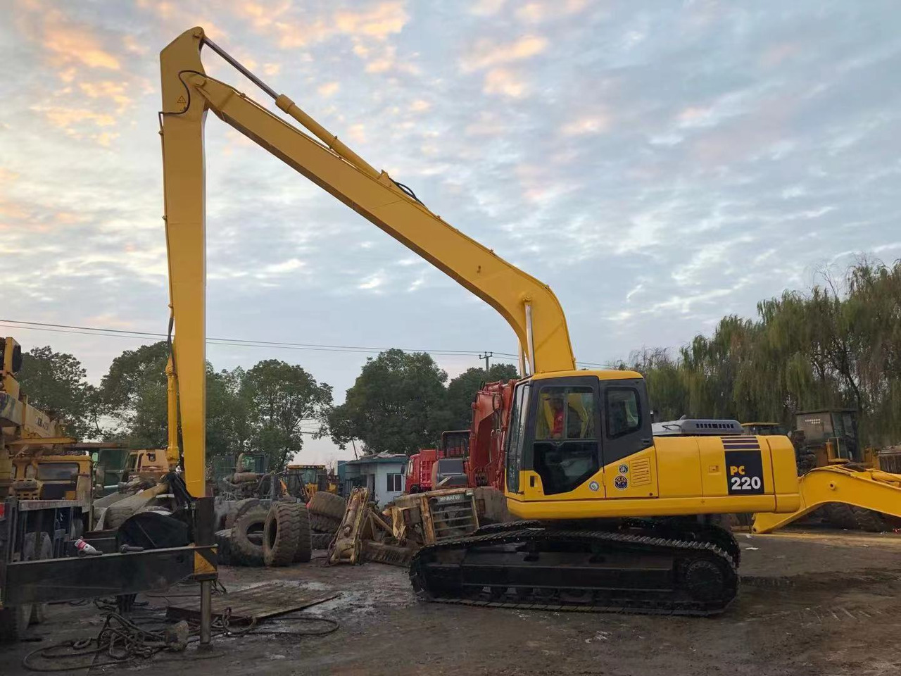 KOMATSU PC220-7 - حفار زحاف: صورة 3 KOMATSU PC220-7 - حفار زحاف: صورة 3