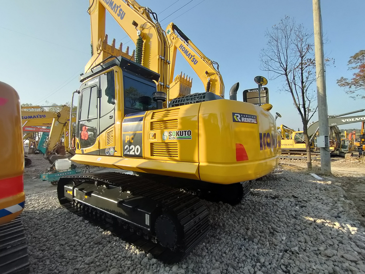 KOMATSU PC220-8 - حفار زحاف: صورة 4 KOMATSU PC220-8 - حفار زحاف: صورة 4