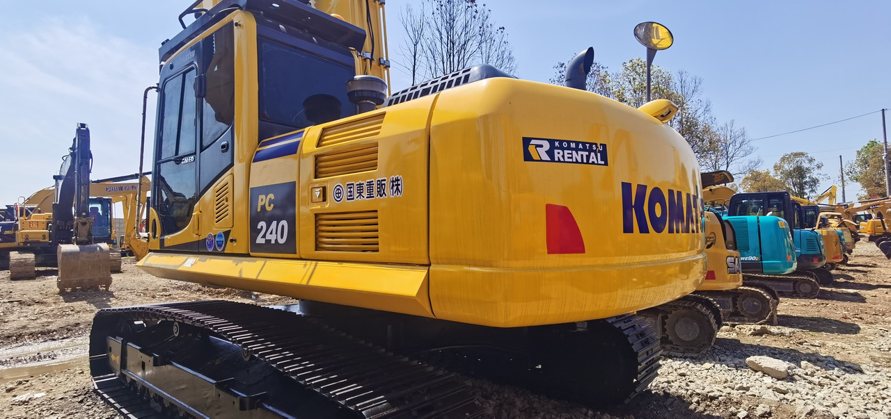 KOMATSU PC240-8 - حفار زحاف: صورة 1 KOMATSU PC240-8 - حفار زحاف: صورة 1