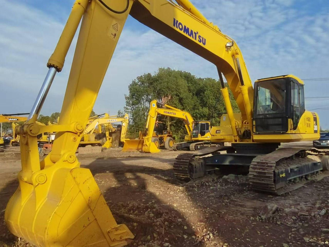 KOMATSU PC300-7 - حفار زحاف: صورة 1 KOMATSU PC300-7 - حفار زحاف: صورة 1