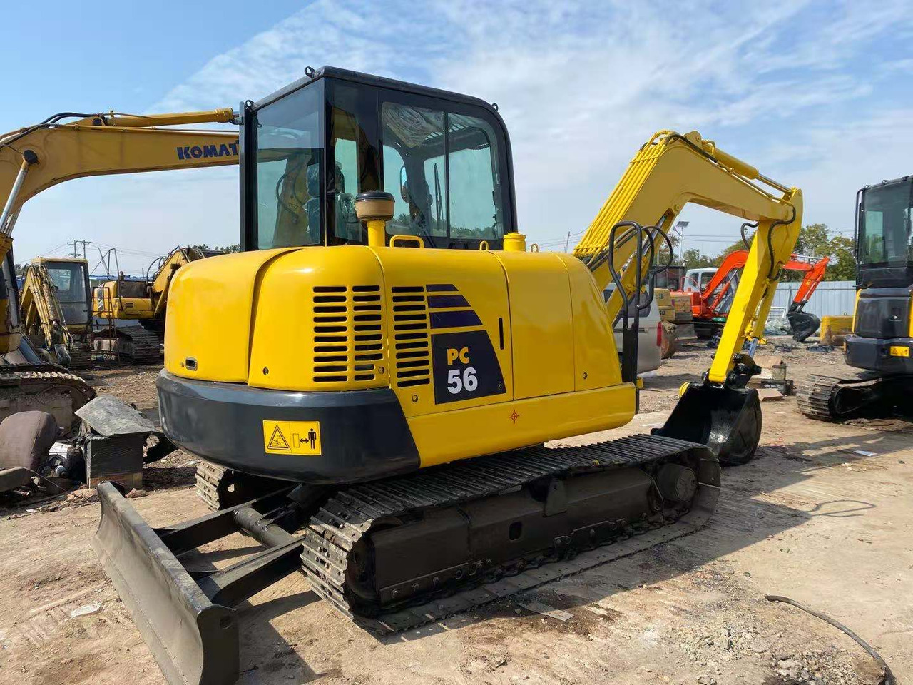 KOMATSU PC56 - حفار زحاف: صورة 1 KOMATSU PC56 - حفار زحاف: صورة 1