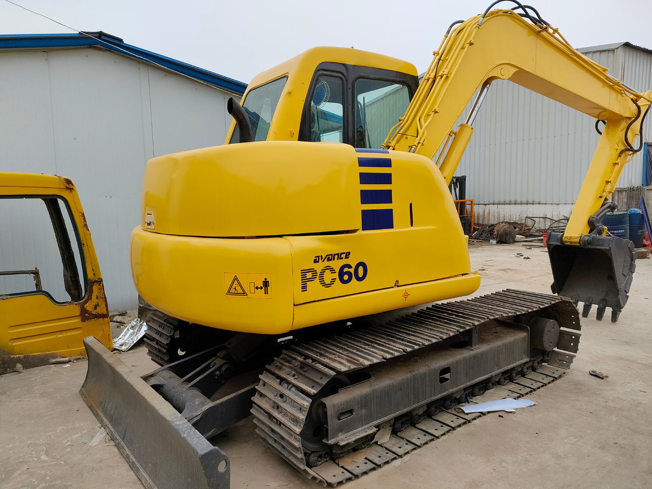 KOMATSU PC60-7 - حفار زحاف: صورة 4 KOMATSU PC60-7 - حفار زحاف: صورة 4