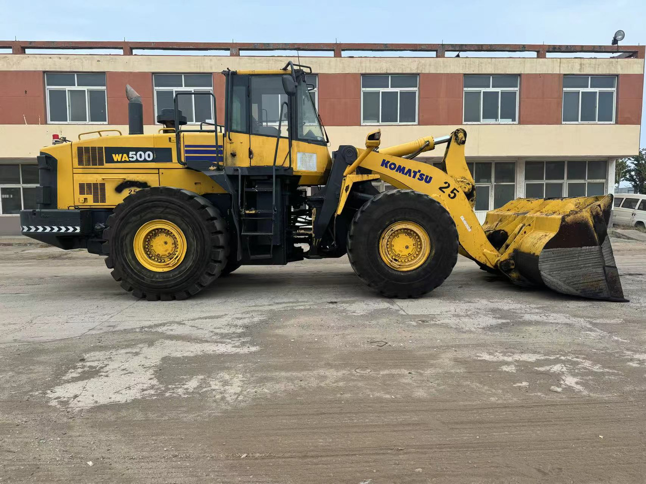 KOMATSU WA500-6 - اللودر بعجل: صورة 1 KOMATSU WA500-6 - اللودر بعجل: صورة 1