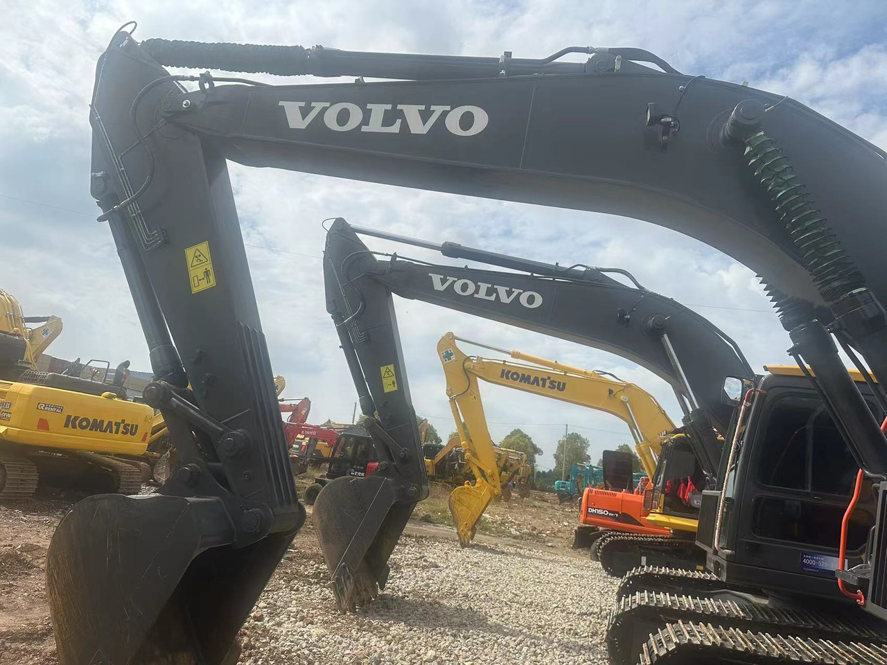 VOLVO EC240 - حفار زحاف: صورة 4 VOLVO EC240 - حفار زحاف: صورة 4