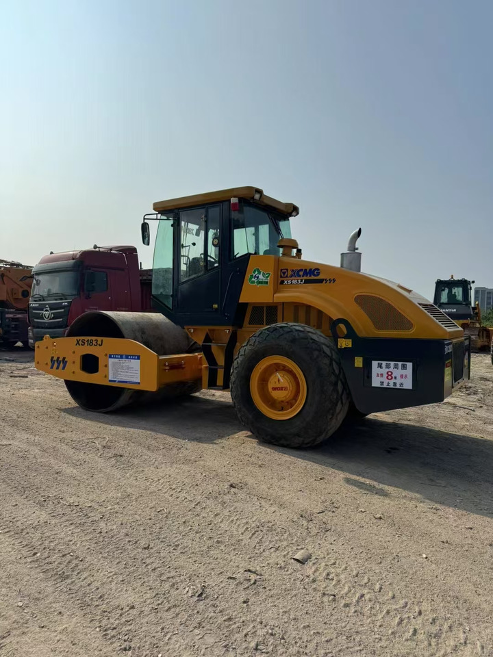 XCMG XS183J - مدحلة اسفلت: صورة 2 XCMG XS183J - مدحلة اسفلت: صورة 2