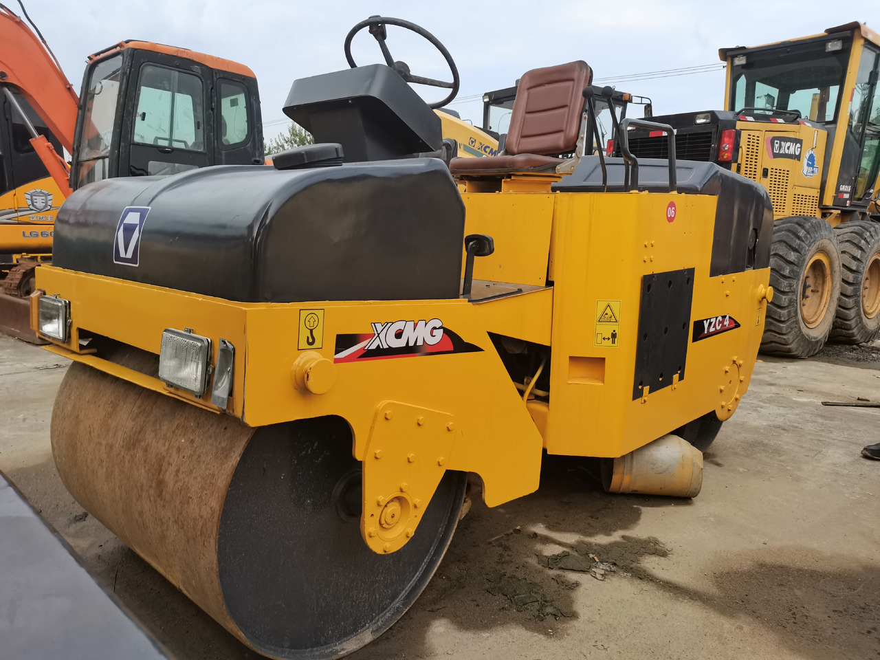 XCMG YZC4 - مدحلة اسفلت: صورة 1 XCMG YZC4 - مدحلة اسفلت: صورة 1