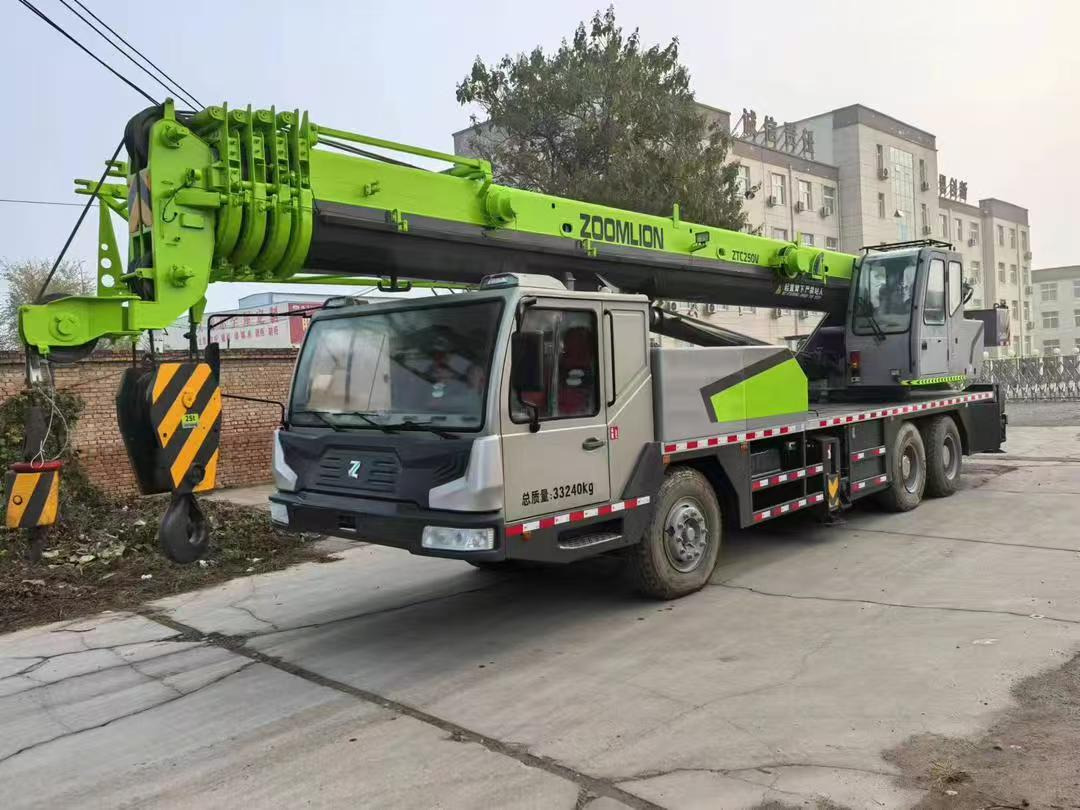 ZOOMLION ZTC250 - موبايل كرين: صورة 1 ZOOMLION ZTC250 - موبايل كرين: صورة 1