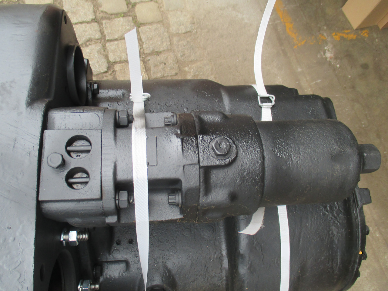 Skrzynia biegów Clark Hurth - صندوق التروس - آلات البناء: صورة 4 Skrzynia biegów Clark Hurth - صندوق التروس - آلات البناء: صورة 4