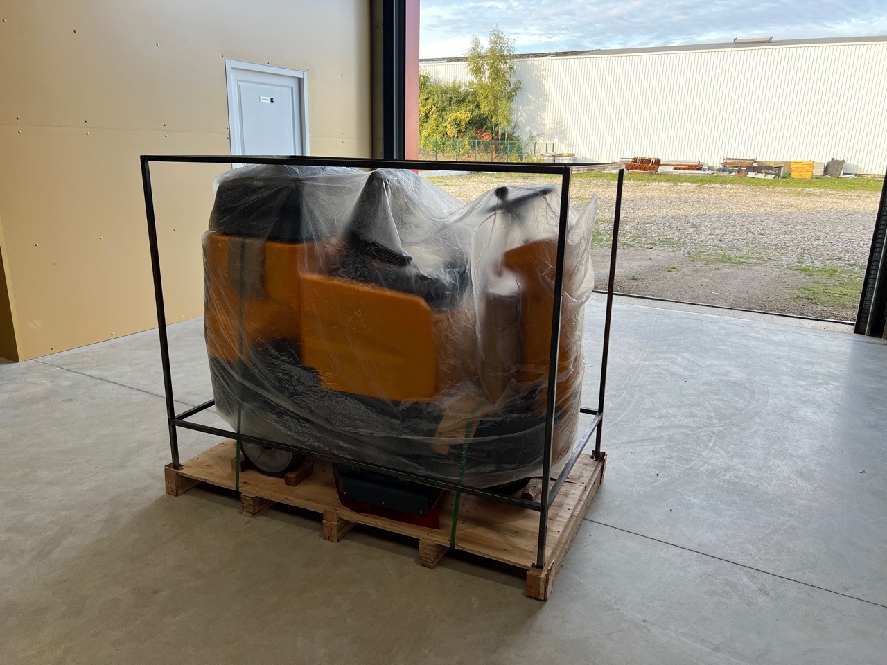 HIPPO AR-X9 - سياره كنس شوارع: صورة 4 HIPPO AR-X9 - سياره كنس شوارع: صورة 4