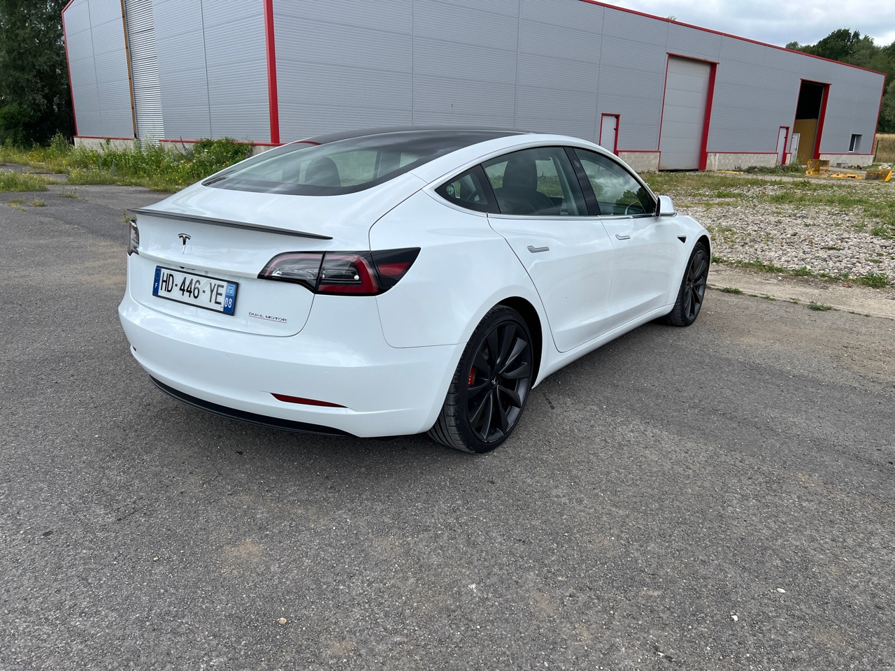 TESLA Model 3 Performance Dual Motor FSD 3 Autopilot - سيدان: صورة 2 TESLA Model 3 Performance Dual Motor FSD 3 Autopilot - سيدان: صورة 2