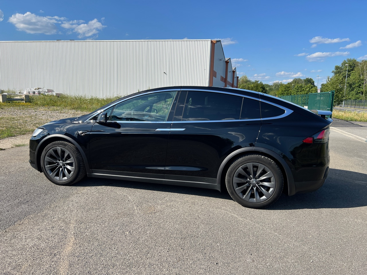 TESLA Model X 75D Autopilot SOH 93% 5 Places - سيارة دفع رباعي: صورة 3 TESLA Model X 75D Autopilot SOH 93% 5 Places - سيارة دفع رباعي: صورة 3