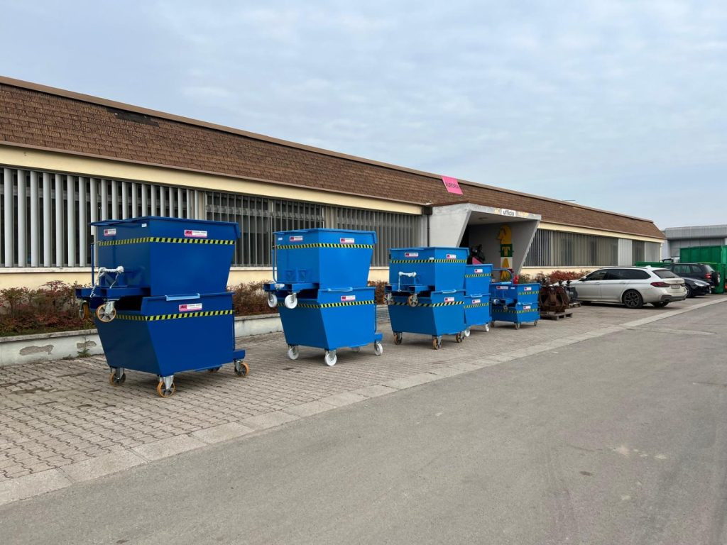 CONTAINER A BENNA RIBALTABILE - معدات البناء: صورة 3 CONTAINER A BENNA RIBALTABILE - معدات البناء: صورة 3