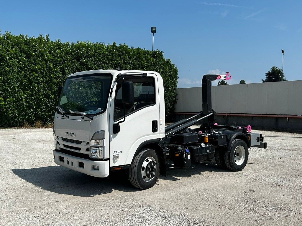 ISUZU P75 NUOVO SCARRABILE - شاحنة ذات خطاف: صورة 1 ISUZU P75 NUOVO SCARRABILE - شاحنة ذات خطاف: صورة 1