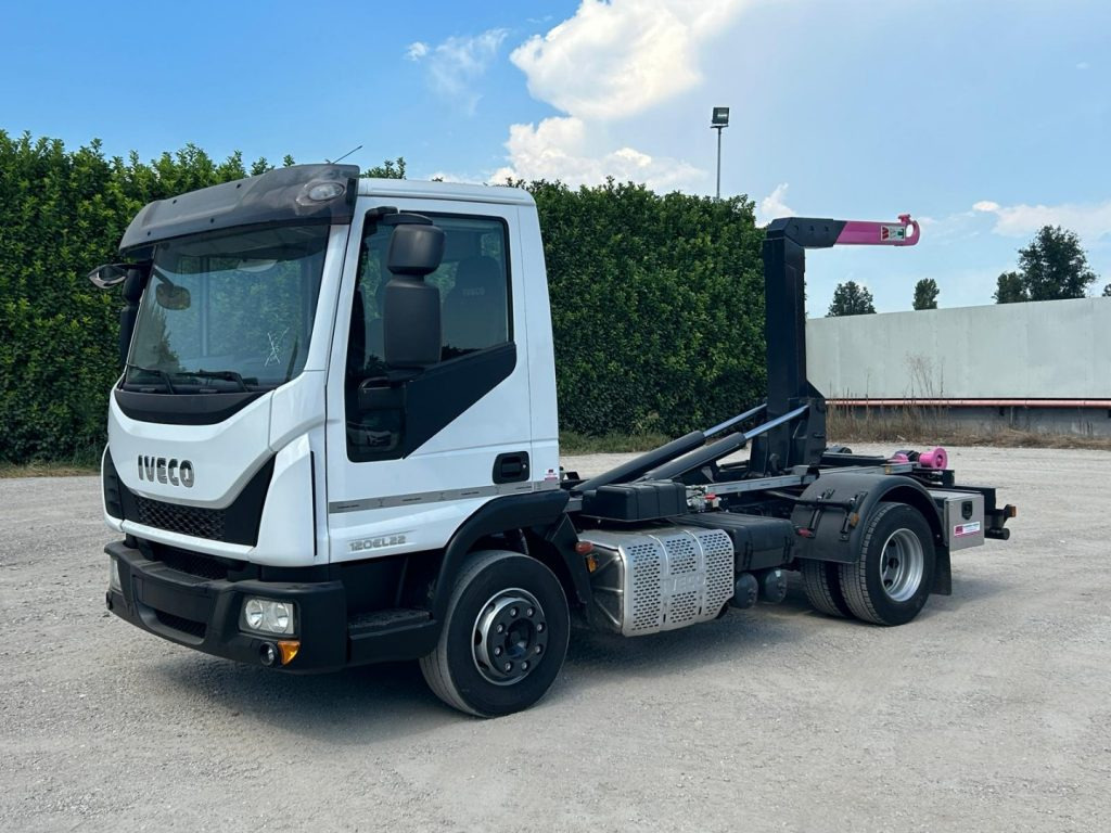 IVECO 120EL22 CON SCARRABILE NUOVO - شاحنة ذات خطاف: صورة 1 IVECO 120EL22 CON SCARRABILE NUOVO - شاحنة ذات خطاف: صورة 1