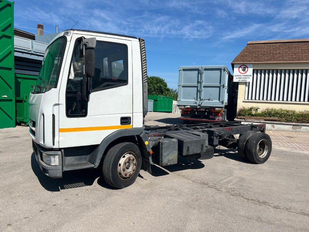 IVECO 80E15 A TELAIO - شاحنة هيكل كابينة: صورة 5 IVECO 80E15 A TELAIO - شاحنة هيكل كابينة: صورة 5