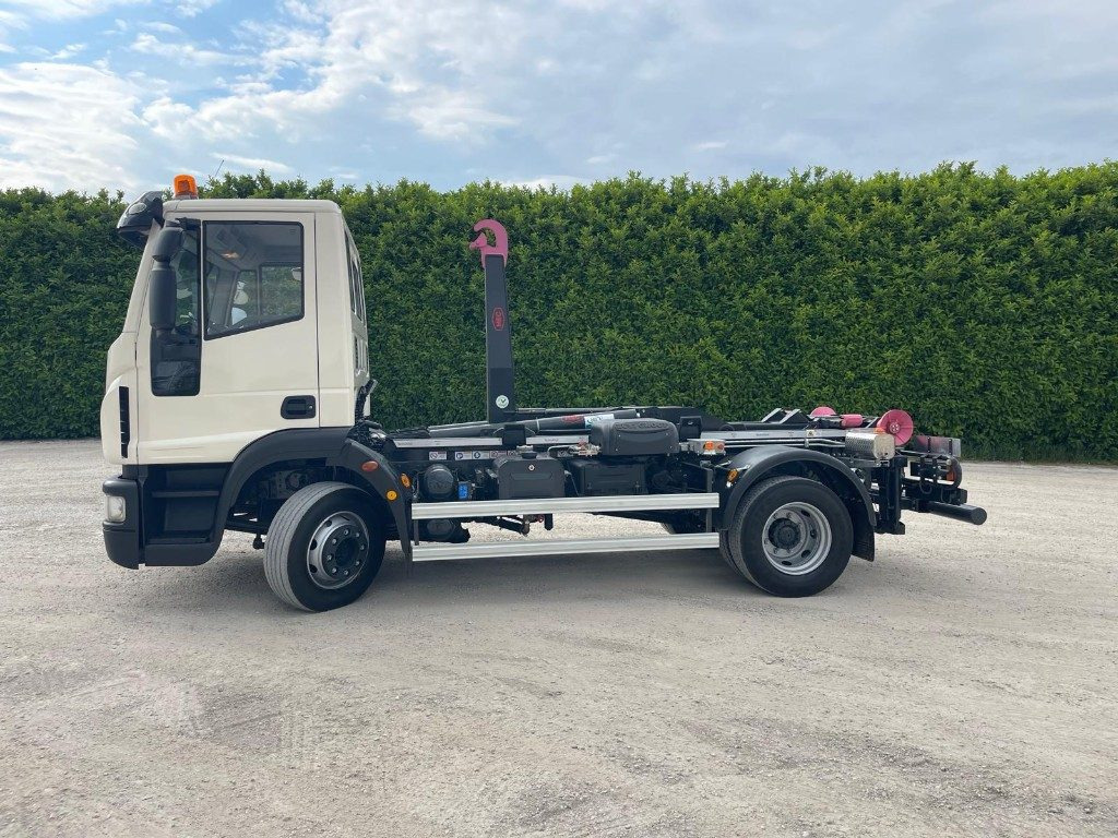 IVECO EUROCARGO 120E22 SCARRABILE - شاحنة ذات خطاف: صورة 2 IVECO EUROCARGO 120E22 SCARRABILE - شاحنة ذات خطاف: صورة 2