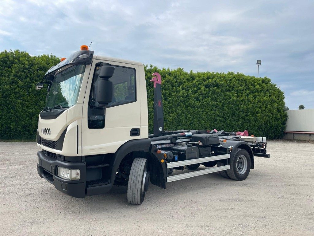 IVECO EUROCARGO 120E22 SCARRABILE - شاحنة ذات خطاف: صورة 1 IVECO EUROCARGO 120E22 SCARRABILE - شاحنة ذات خطاف: صورة 1