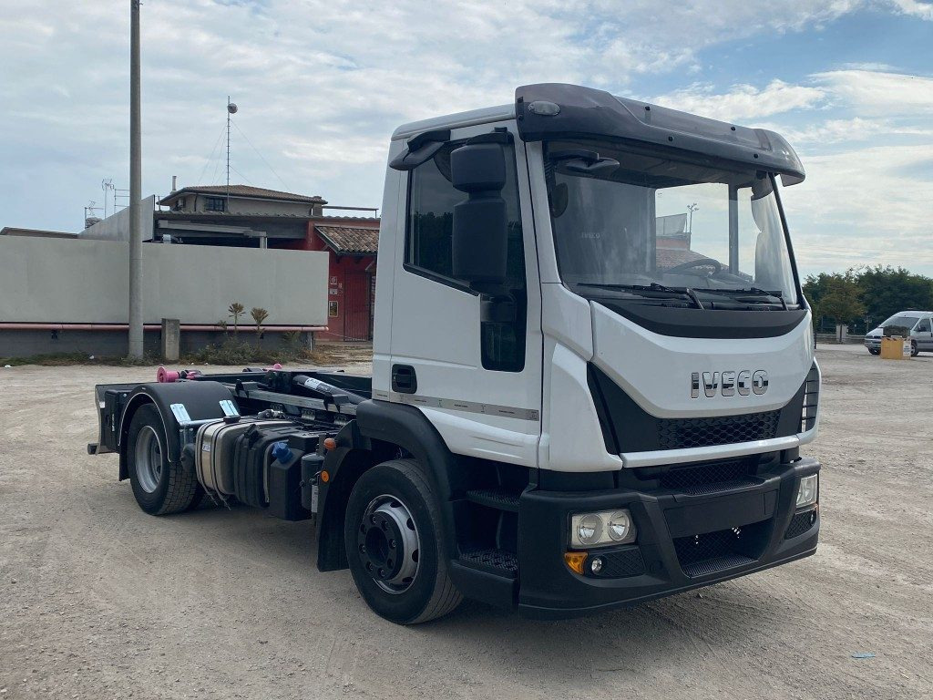 IVECO EUROCARGO 120E25 SCARRABILE - شاحنة ذات خطاف: صورة 2 IVECO EUROCARGO 120E25 SCARRABILE - شاحنة ذات خطاف: صورة 2