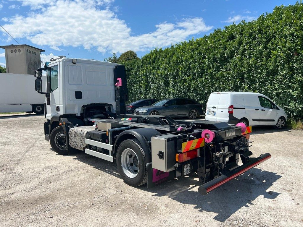 IVECO EUROCARGO 120E28 CON SCARRABILE NUOVO - شاحنة ذات خطاف: صورة 3 IVECO EUROCARGO 120E28 CON SCARRABILE NUOVO - شاحنة ذات خطاف: صورة 3