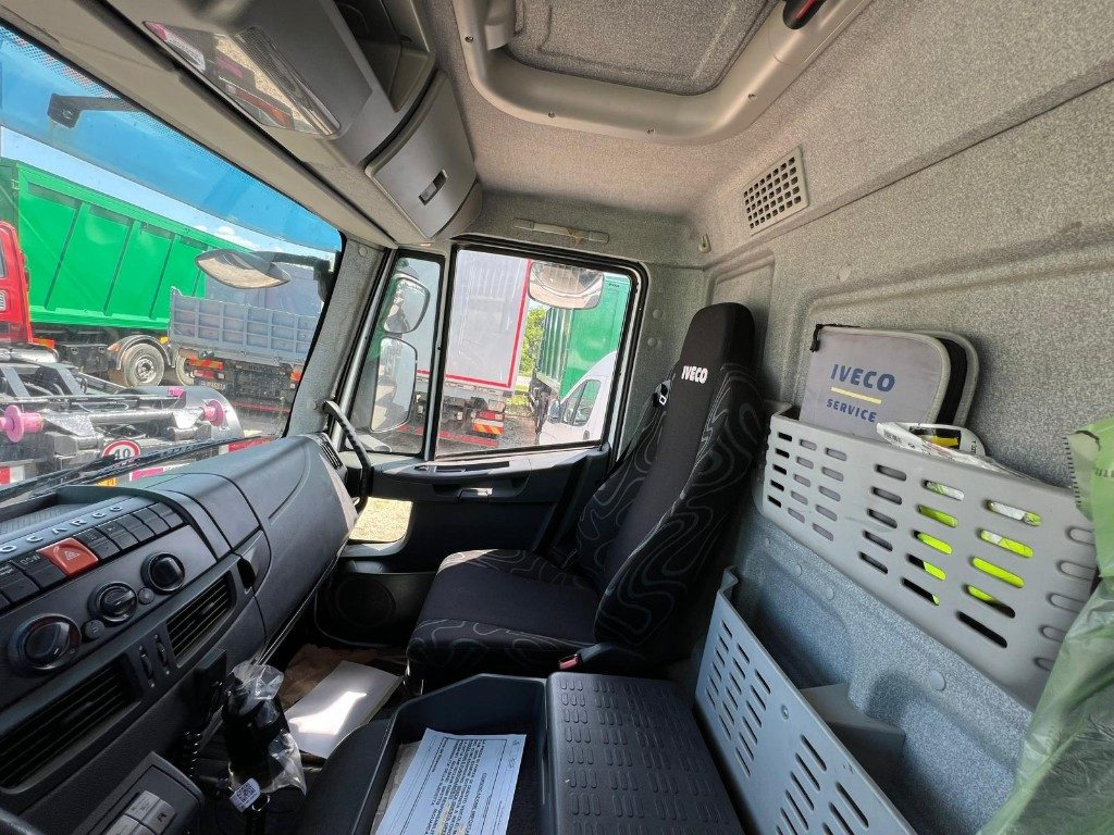 شاحنة ذات خطاف IVECO EUROCARGO 120E28 CON SCARRABILE NUOVO: صورة 12