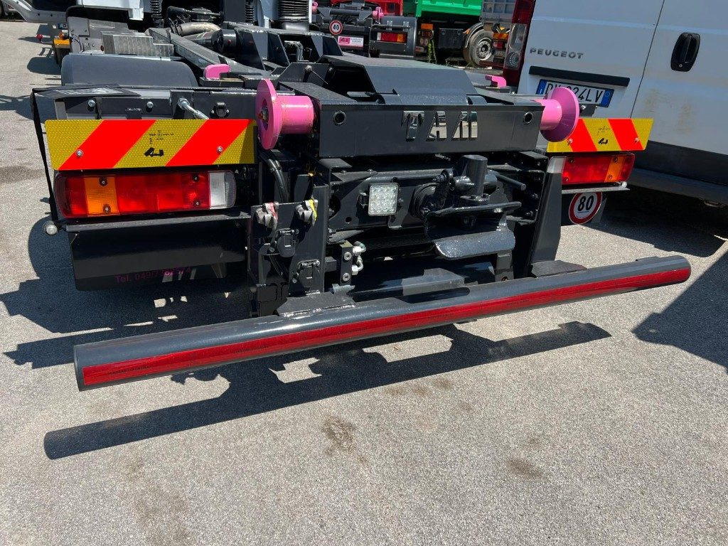 شاحنة ذات خطاف IVECO EUROCARGO 120E28 CON SCARRABILE NUOVO: صورة 19