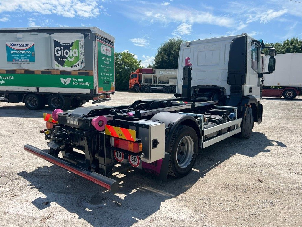 IVECO EUROCARGO 120E28 CON SCARRABILE NUOVO - شاحنة ذات خطاف: صورة 5 IVECO EUROCARGO 120E28 CON SCARRABILE NUOVO - شاحنة ذات خطاف: صورة 5