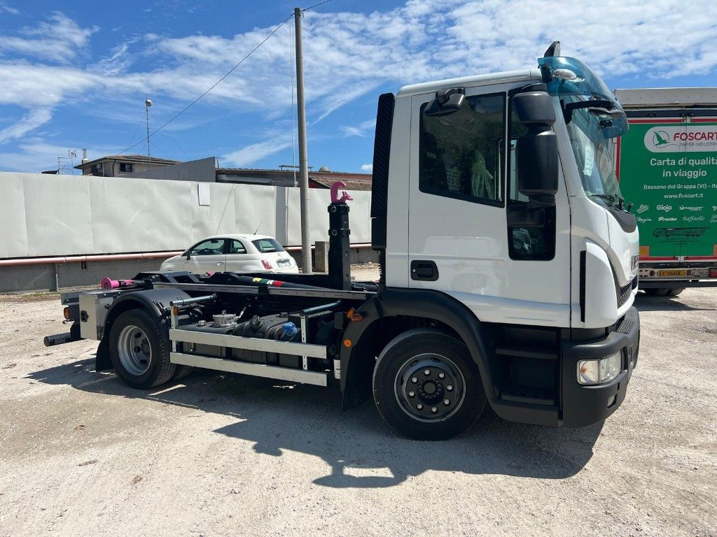 شاحنة ذات خطاف IVECO EUROCARGO 120E28 CON SCARRABILE NUOVO: صورة 6