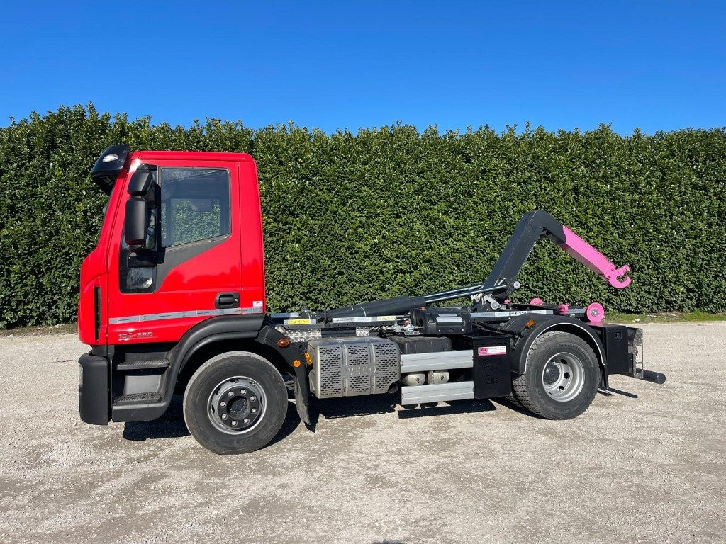 IVECO EUROCARGO 160E SCARRABILE - شاحنة ذات خطاف: صورة 2 IVECO EUROCARGO 160E SCARRABILE - شاحنة ذات خطاف: صورة 2