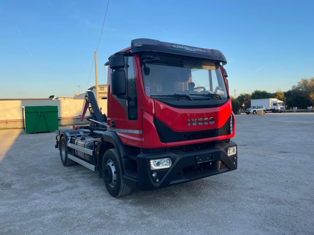IVECO EUROCARGO 160E32 CON SCARRABILE NUOVO - شاحنة ذات خطاف: صورة 3 IVECO EUROCARGO 160E32 CON SCARRABILE NUOVO - شاحنة ذات خطاف: صورة 3
