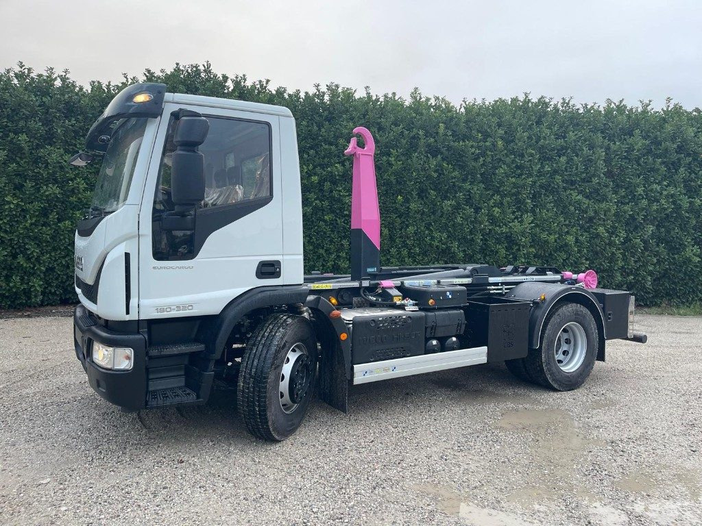 IVECO EUROCARGO 180K32 SCARRABILE NUOVO - شاحنة ذات خطاف: صورة 2 IVECO EUROCARGO 180K32 SCARRABILE NUOVO - شاحنة ذات خطاف: صورة 2