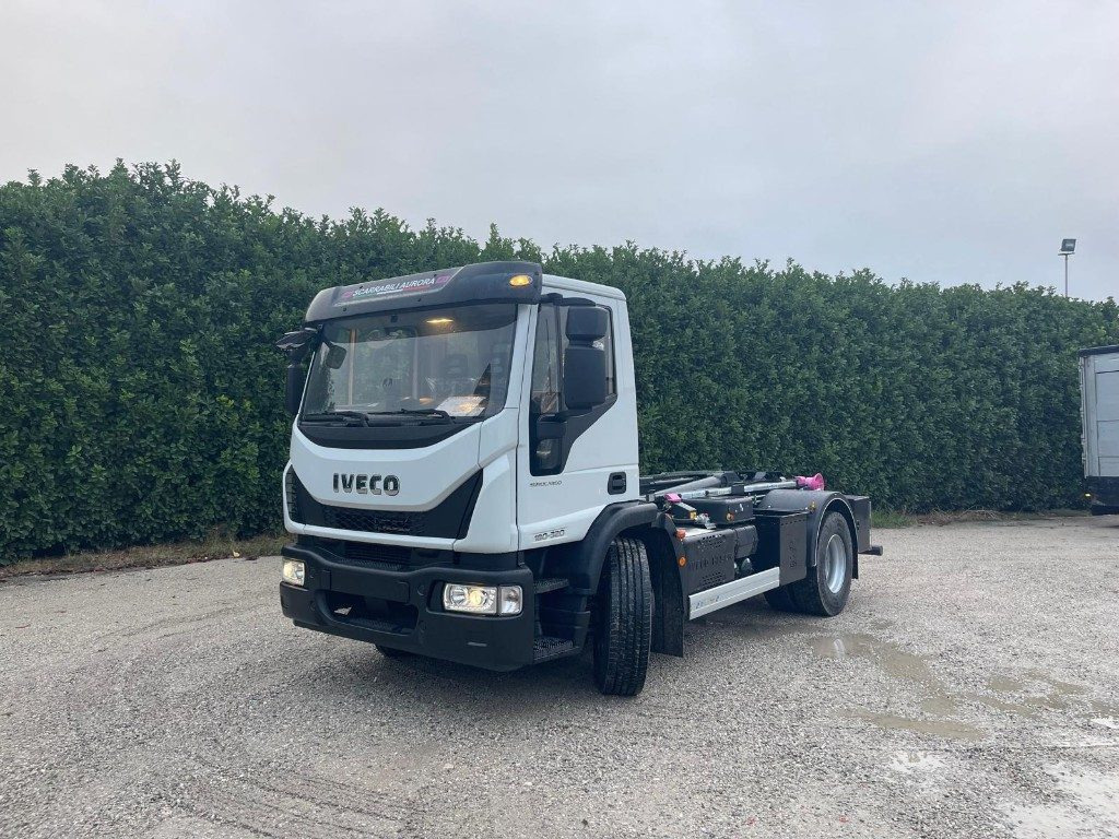 IVECO EUROCARGO 180K32 SCARRABILE NUOVO - شاحنة ذات خطاف: صورة 1 IVECO EUROCARGO 180K32 SCARRABILE NUOVO - شاحنة ذات خطاف: صورة 1