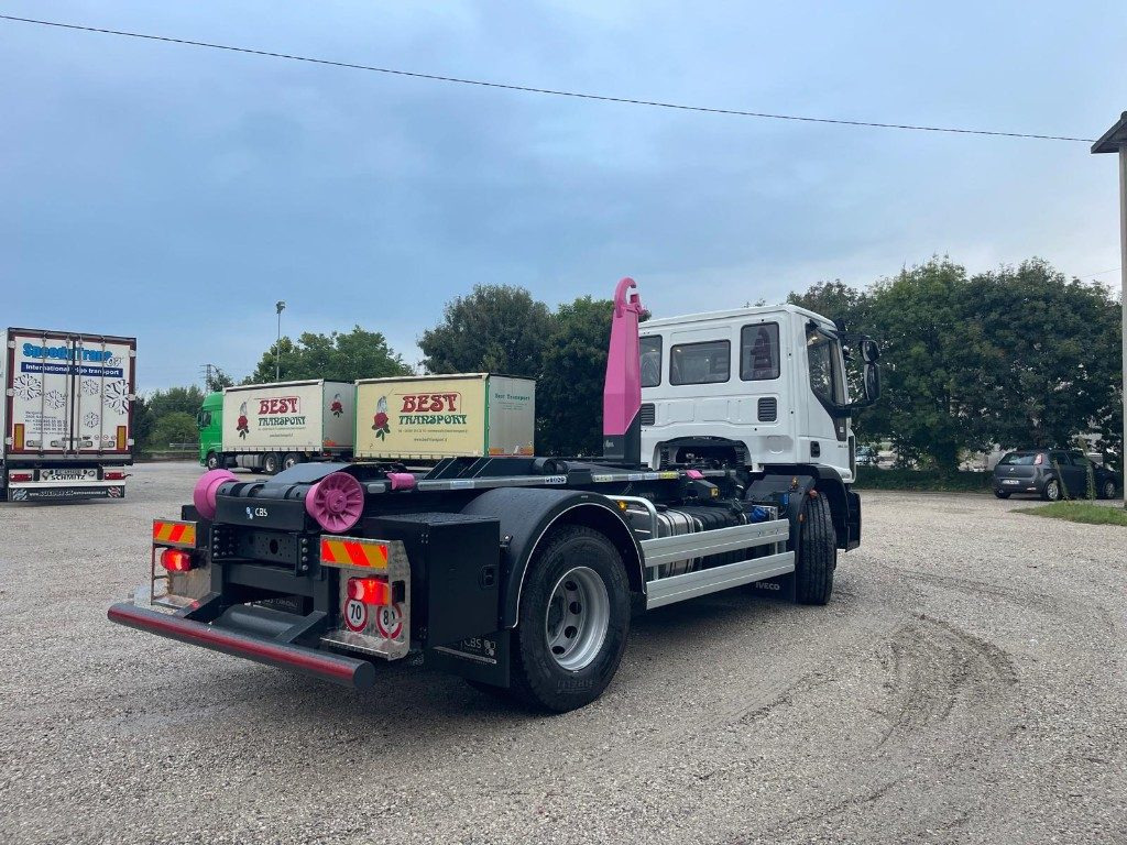 IVECO EUROCARGO 180K32 SCARRABILE NUOVO - شاحنة ذات خطاف: صورة 4 IVECO EUROCARGO 180K32 SCARRABILE NUOVO - شاحنة ذات خطاف: صورة 4