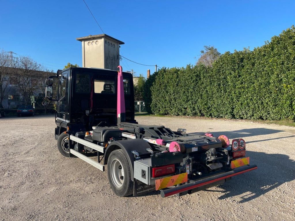 IVECO EUROCARGO 75E18 CON SCARRABILE NUOVO - شاحنة ذات خطاف: صورة 5 IVECO EUROCARGO 75E18 CON SCARRABILE NUOVO - شاحنة ذات خطاف: صورة 5