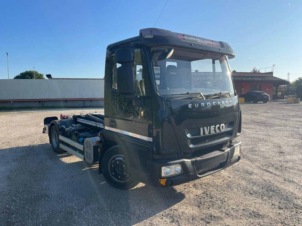 IVECO EUROCARGO 75E18 CON SCARRABILE NUOVO - شاحنة ذات خطاف: صورة 1 IVECO EUROCARGO 75E18 CON SCARRABILE NUOVO - شاحنة ذات خطاف: صورة 1
