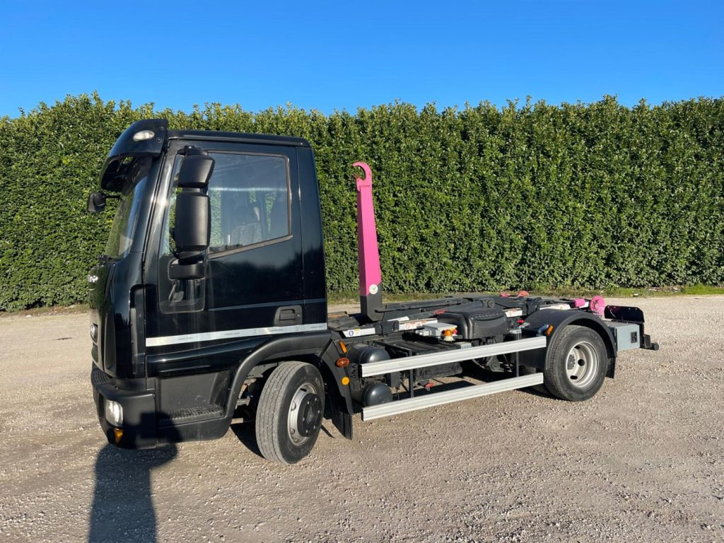 IVECO EUROCARGO 75E18 CON SCARRABILE NUOVO - شاحنة ذات خطاف: صورة 3 IVECO EUROCARGO 75E18 CON SCARRABILE NUOVO - شاحنة ذات خطاف: صورة 3